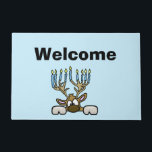 Reindeer met Menorah Antlers Chrismukkah Doormat Deurmat<br><div class="desc">Hoe leuk is dit om je gasten welkom te heten?! Dit portret kenmerkt mijn joodse rendier wiens geweien als een Menorah zijn. De tekst kan worden verwijderd of gewijzigd. En je kunt ook de achtergrondkleur veranderen. Ontworpen door: Sheila Cicchi,  Brownielocks.com. Alle rechten voorbehouden.</div>