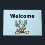 Reindeer met Menorah Antlers Chrismukkah Doormat Deurmat<br><div class="desc">Hoe leuk is dit om je gasten welkom te heten?! Dit portret kenmerkt mijn joodse rendier wiens geweien als een Menorah zijn. De tekst kan worden verwijderd of gewijzigd. En je kunt ook de achtergrondkleur veranderen. Ontworpen door: Sheila Cicchi,  Brownielocks.com. Alle rechten voorbehouden.</div>