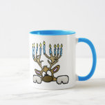 Reindeer met Menorah Antlers Chrismukkah Mok<br><div class="desc">Deze mok kenmerkt mijn joodse rendieren wier geweien een Menorah zijn. De tekst op de mok kan worden gewijzigd of verwijderd. Je kunt dit aanpassen zoals je wilt. Dit is een leuk cadeau voor de joodse persoon die je kent of iemand met een joodse echtgenoot of partner. Ik laat dit...</div>