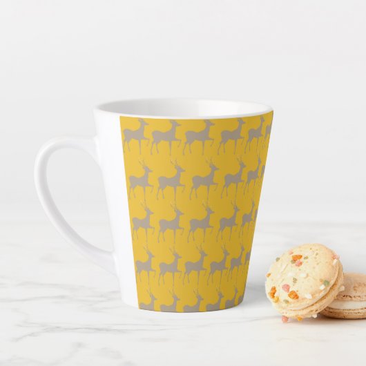 Reindeer Pattern Latte Mug - Mustard Yellow Christ Latte Mok (In situ)