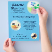 Reiniging van lichtblauwe luchtbellen flyer (Hand)