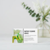 Reinigingsspray op glazen raam | huishouding visitekaartje (Staand voorkant)