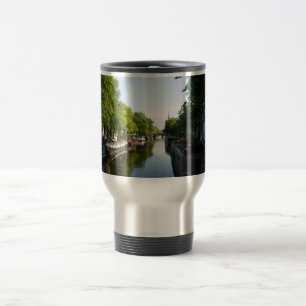 Reis foto van Amsterdam gracht met boten en brug Reisbeker