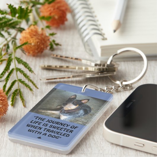 REIS MET EEN DOG - sleutelhanger (Voorkant Rechts)