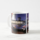 Reis op vakantie naar vroeger, cruiseschip op het  koffiemok (Voorkant links)