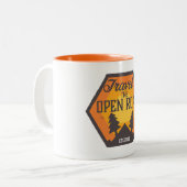 Reis over de open weg tweekleurige koffiemok (Voorkant links)