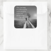 Reis van duizend mijl vierkante sticker (Tas)