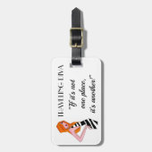 REIZENDE DIVA Als het niet de ene plek is, is het  Bagagelabel (Voorkant verticaal)