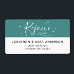 Rejoice | Blauwgroen en wit kerstterugkeringsadres Etiket<br><div class="desc">Op dit label voor religieuze kerstretour staat het woord "Rejoice" in witte handgeschreven stijl kalligrafie. De achtergrond is blauwgroen en is voorzien van met de hand getekende sterren.</div>