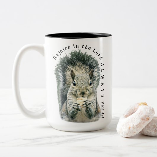Rejoice in the Lord Always Cute Squirrel Christian Tweekleurige Koffiemok (Met donut)