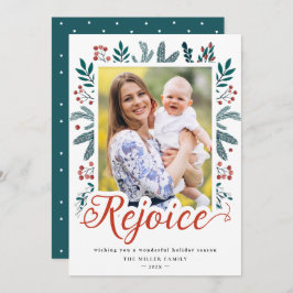 Rejoice Script-kerstpine Holly Berries Foto Feestdagenkaart