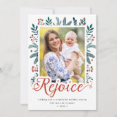 Rejoice Script Modern Winter Holly Berries Foto Feestdagenkaart (Voorkant)
