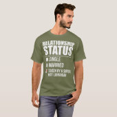 Relatie status overgenomen superhete librarian t-shirt (Voorkant volledig)