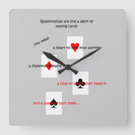 'Relaties zijn als een pak speelkaarten..' Vierkante Klok