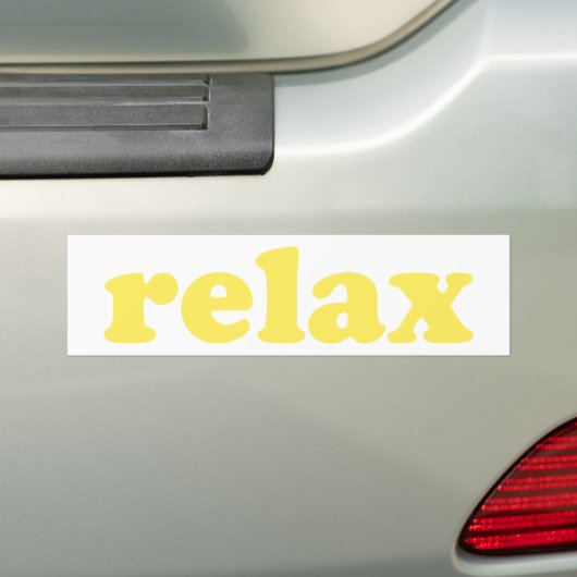 Relax geel moderne typografie grappige voorzichtig bumpersticker (Op auto)