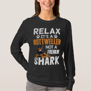 Relax het is een rottweiler niet een freakin haai  t-shirt