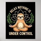 Relax Nothing Is Under Control Funny Quote Sloth Y Poster (Voorkant)