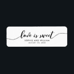 Relax Script Love is Sweet Wedding Favor Label<br><div class="desc">Dit stijlvolle bruiloft gunstigetiket bevat de woorden "love is sweet" in zwart schrift geweldig voor het labelen van uw zoete eetbare huwelijksgunst geschenken. Het is gemakkelijk te personaliseren; vervang gewoon de plaatsaanduidingstekst om uw eigen informatie toe te voegen. Klik op de knop "Aanpassen" voor meer opties zoals het lettertype, de...</div>