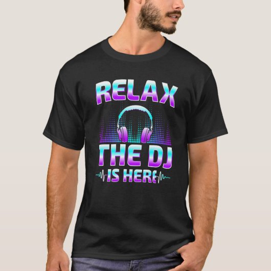 Relax The DJ Is Here DJ Disc Jockey Music Player T-shirt (Voorkant)