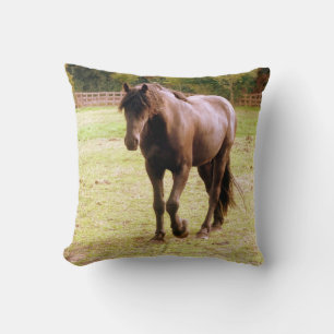 Relaxed Brown Horse Walking Cushion Kussen