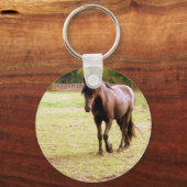 Relaxed Brown Horse Walking Sleutelhanger (Voorkant)