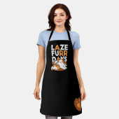 Relaxing Cat Art - 'Laze Furr Days' voor kattenlie Schort (Gedragen)