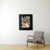 Relaxing Cat Art - 'Laze Furr Days' voor kattenlie Wandkleed (In situ)