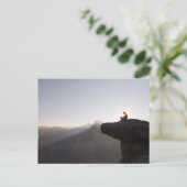 Relaxing on the rock briefkaart (Staand voorkant)