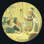 religie, jodendom, de Menorah verlicht Ronde Sticker<br><div class="desc">Een  illustratie van religieus judaica-afbeelding met een rabbijn die tijdens de Hanukkah de kaarsen op een Menorah verlicht met twee kinderen die kijken.</div>