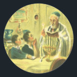 religie, jodendom, de Menorah verlicht Ronde Sticker<br><div class="desc">Een  illustratie van religieus judaica-afbeelding met een rabbijn die tijdens de Hanukkah de kaarsen op een Menorah verlicht met twee kinderen die kijken.</div>