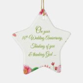 Religieuze 10e bruiloft Jubilea bloemen Keramisch Ornament (Rechts)