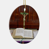 Religieuze Altar met bijbel, kruis en kaarsen Keramisch Ornament (Rechts)