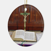 Religieuze Altar met bijbel, kruis en kaarsen Keramisch Ornament (Links)