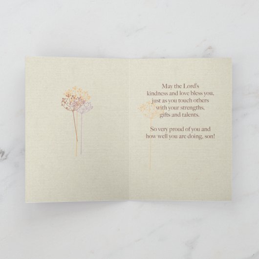 Religieuze zegeningen proud van volwassen jongen W Kaart (Binnen)