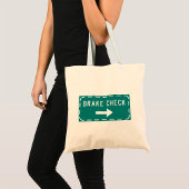 Remcontrole verkeersbord met pijl tote bag