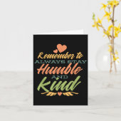 Remember To Always Stay Humble And Kind - Motivati Kaart (Gele Bloem)