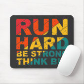 Ren hard, wees sterk, denk groot muismat (Met muis)