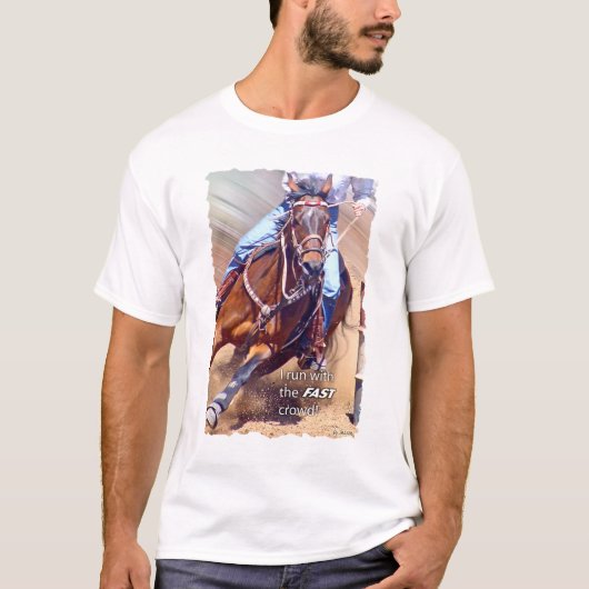 Ren met de Fast Crowd Barrel Racing T-shirt (Voorkant)