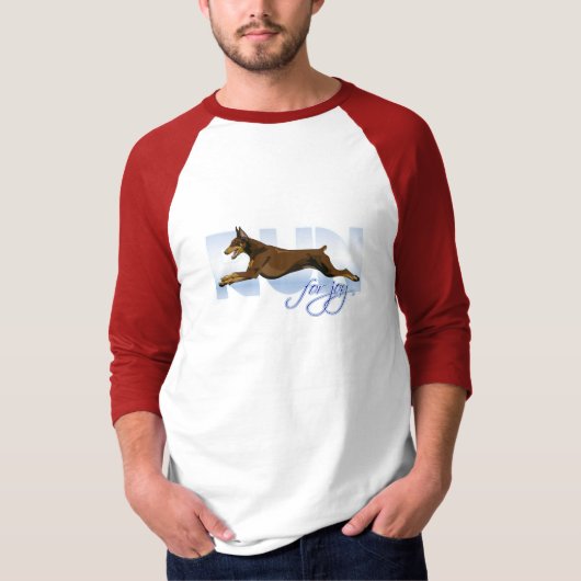 Ren naar Joy, Red Doberman T-shirt (Voorkant)