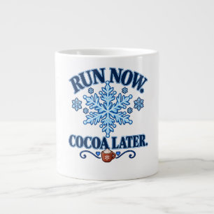 Ren nu, later warme chocolademelk! Grappig winter Grote Koffiekop