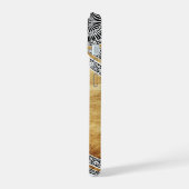 RENAISSANCE ARCHITECT Parchment Monogram iPhone 15 Case (Linkerkant)
