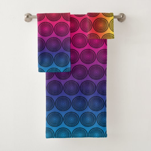 Rendy zwarte cirkels op regenboogachtergrondpatroo bad handdoek (Insitu)