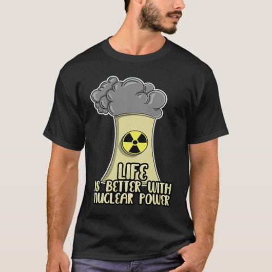 Renewable Energy Engineer Life is better with Nucl T-shirt (Voorkant)
