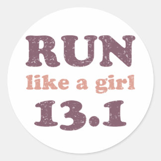 Rennen als een meisje 13.1 ronde sticker