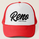 Reno Nevada Trucker Hat Trucker Pet<br><div class="desc">Reno Nevada Trucker Hat. Aangepast baseball-pet met de naam van de stad en de staat. Stijlvol design met schrijfscript. Beschikbaar in rode en andere koele kleuren. Fun Birthday cadeauidee voor vrienden en familie. Nickname: De grootste kleine stad ter wereld.</div>