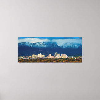 Reno Skyline Herfst en Sneeuwpano op Canvas Afdruk