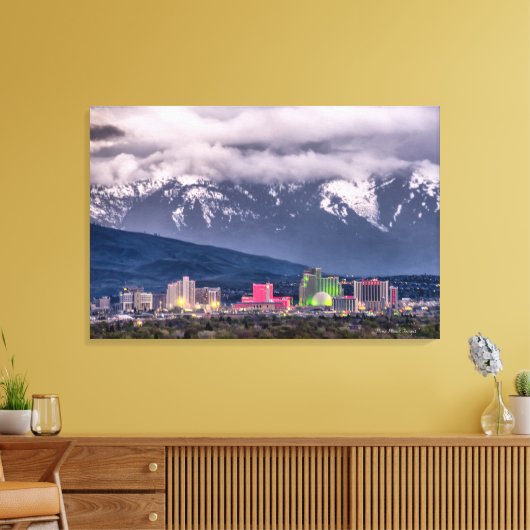 Reno Skyline op een Stormy April Evening Canvas Afdruk (Insitu (Woonkamer))