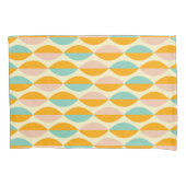 Repeating geometric pattern in beige background kussensloop (Voorkant-Links)
