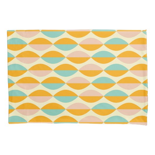 Repeating geometric pattern in beige background kussensloop (Voorkant-Links)