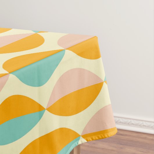 Repeating geometric pattern in beige background tafelkleed (Voorbeeld)